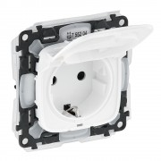   Valena ALLURE IP44.Розетка силовая 2К+З, с защитными шторками и откидной крышкой.Белая, артикул 755204